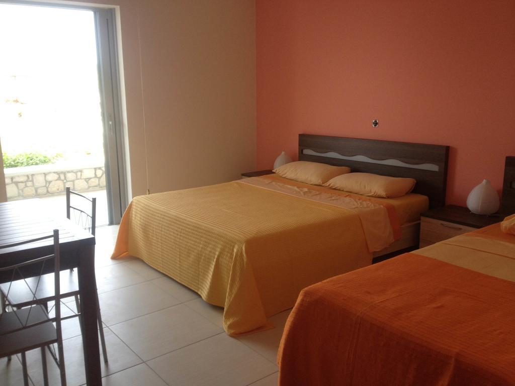 Riviera Rooms Himarë Oda fotoğraf