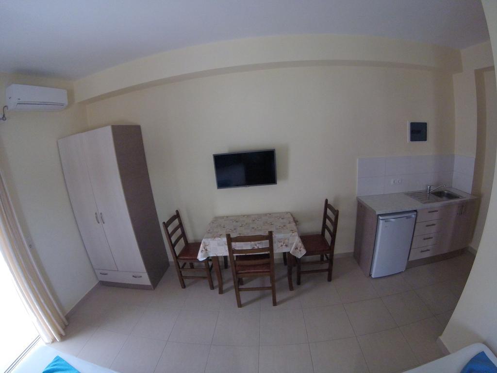 Riviera Rooms Himarë Dış mekan fotoğraf